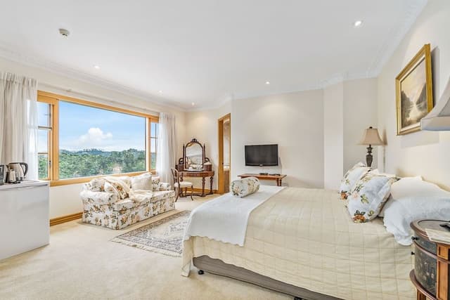 Deluxe Suite, 1 King Bed, Bay View (Weka Suite)