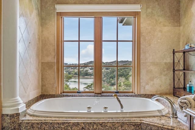 Luxury Suite, 1 King Bed, Bay View (Fantail Suite )