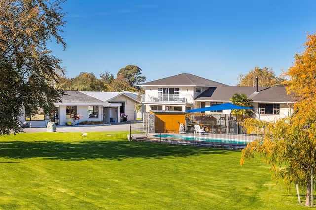 Three Bedroom Unit Apartment