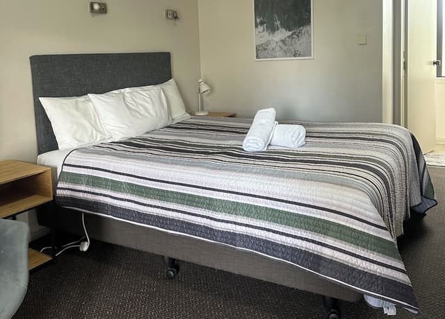 Basic Studio, 1 Queen Bed
