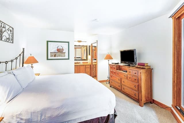 Condo, 2 Bedrooms