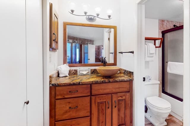 Condo, 2 Bedrooms