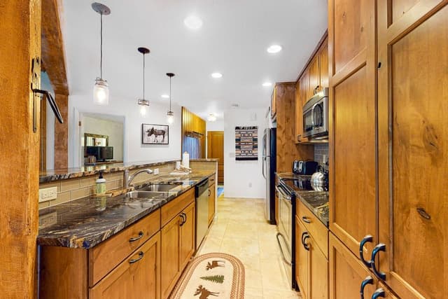 Condo, 2 Bedrooms
