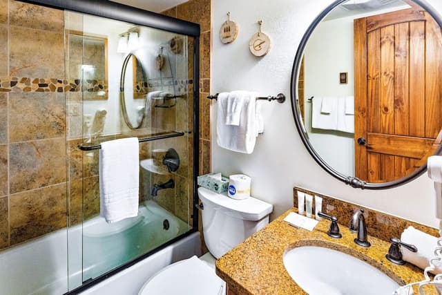 Condo, 2 Bedrooms