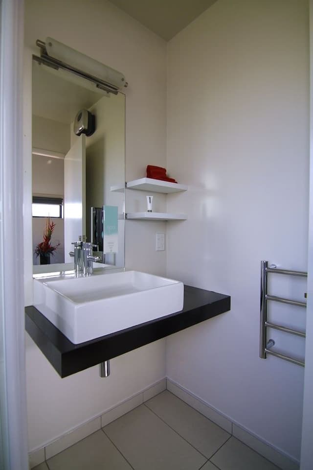 Executive Studio, Jetted Tub