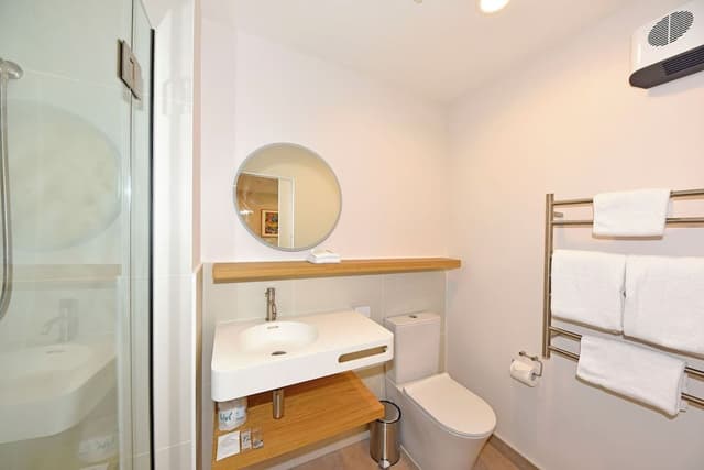Superior One Bedroom Apartment