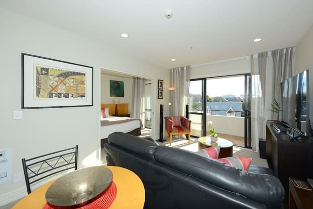 Superior One Bedroom Apartment