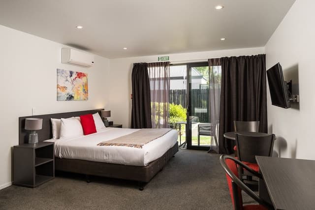Executive Studio Suite