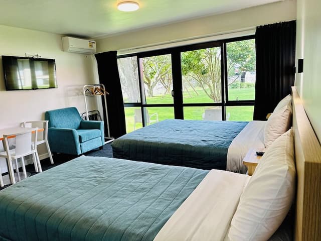Deluxe Studio Suite