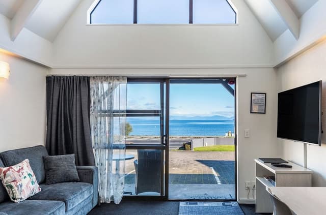 Superior One Bedroom Suite with Hot Tub