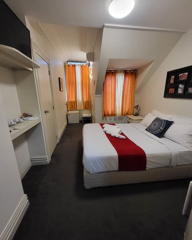 Double Room, 1 Queen Bed