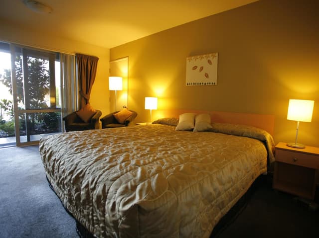 Deluxe Studio