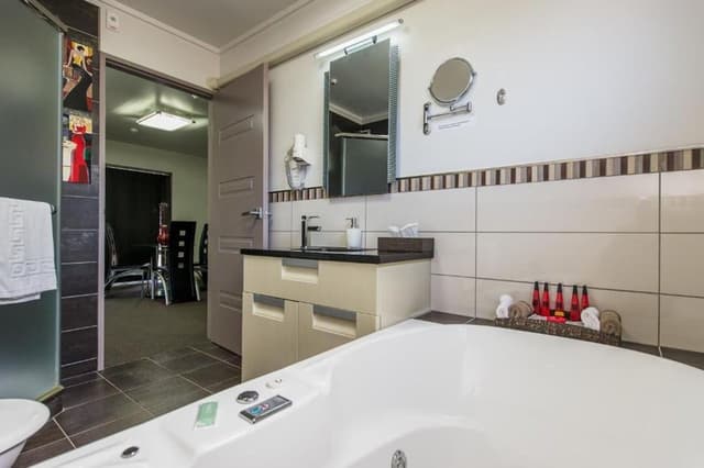 One Bedroom Spa Suite