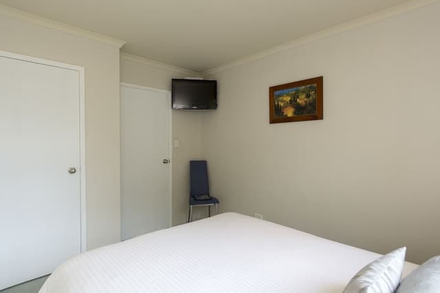 Standard Room 2, One Queen Bed, Ensuite