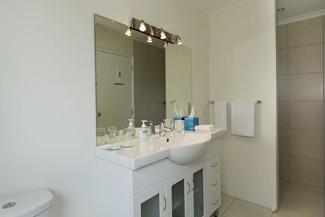 Standard Room 2, One Queen Bed, Ensuite