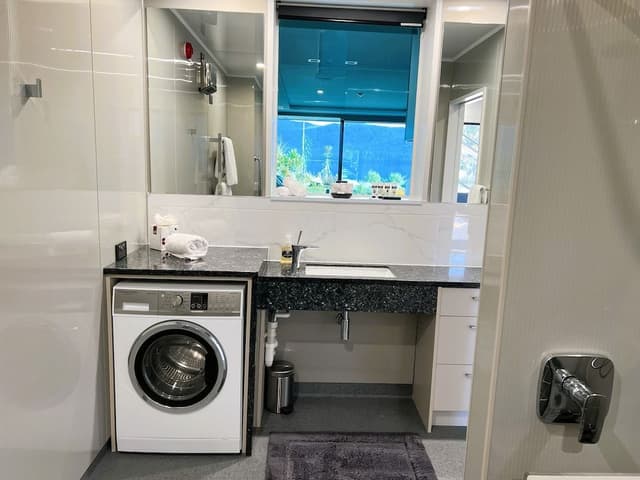 Tanara Premier Studio Suite, 1 King Bed, Accessible, Lake View - ADULTS ONLY