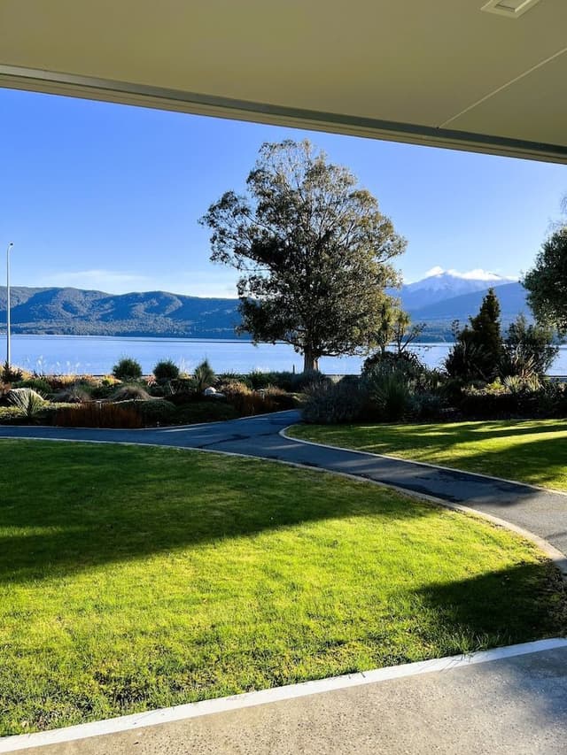 Tanara Premier Studio Suite, 1 King Bed, Accessible, Lake View - ADULTS ONLY