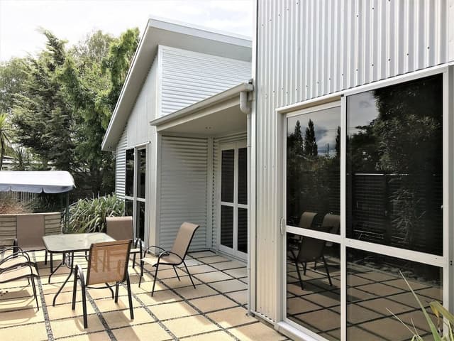 Private 3 Bedrooms House - Off site Location (less than 1km away / 15min walk from Motel)