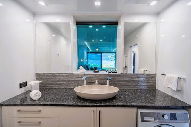 Tanara Premier Studio Suite, 1 King Bed, Accessible, Lake View - ADULTS ONLY