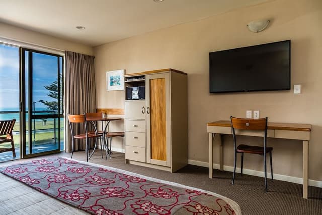 Family Suite, Upper Level (Sleeps 5)