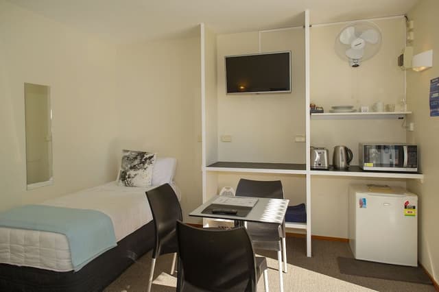 Twin Room with Free Netflix