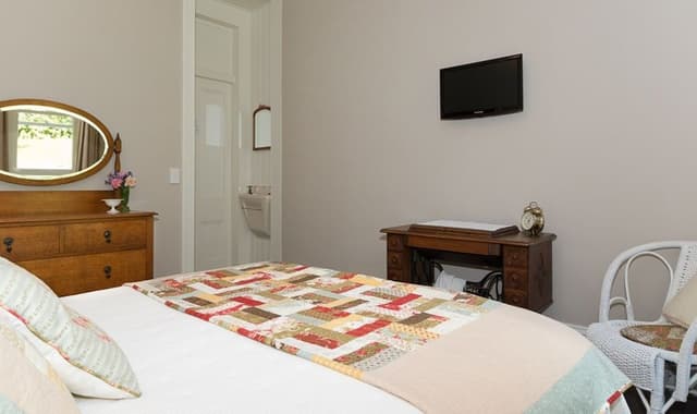 Room, 1 Queen Bed, Garden View (Rutherford)