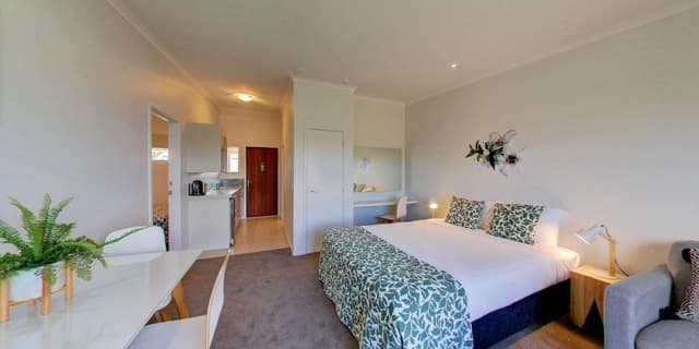 Family Suite, Jetted Tub