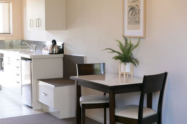 Studio, 1 King Bed, Accessible, Courtyard Area