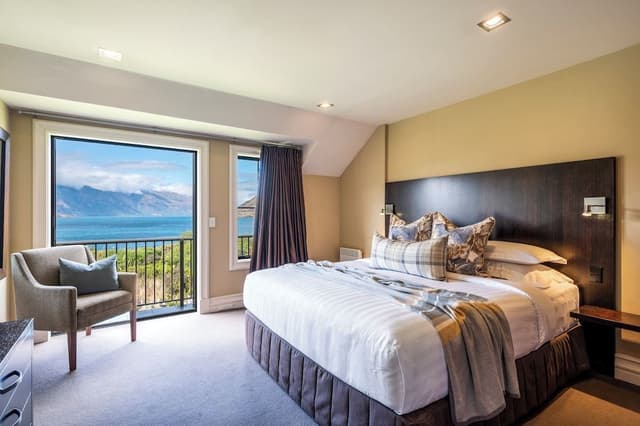 Luxury Apartment, 2 Bedrooms, Lake View