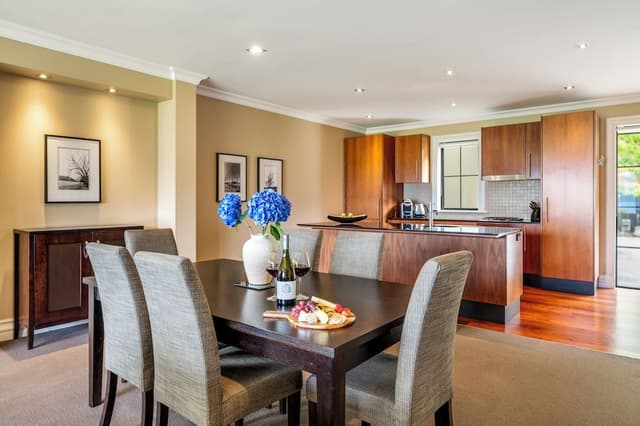 Luxury Apartment, 2 Bedrooms, Lake View