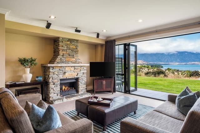 Luxury Apartment, 2 Bedrooms, Lake View