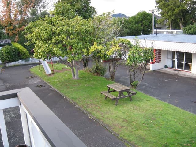 Studio, Lake View