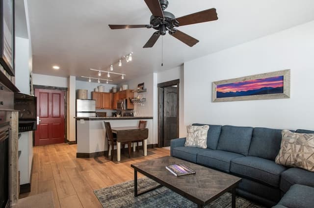 Condo, 2 Bedrooms