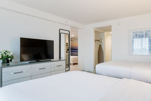 Family Suite (2 Queens and 2 Twin Beds)