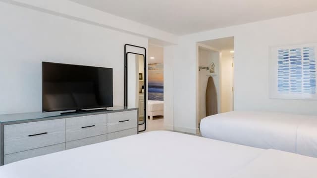 Family Suite (2 Queens and 2 Twin Beds)