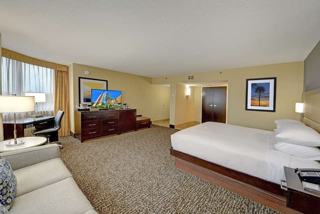 Room, 1 King Bed, Corner
