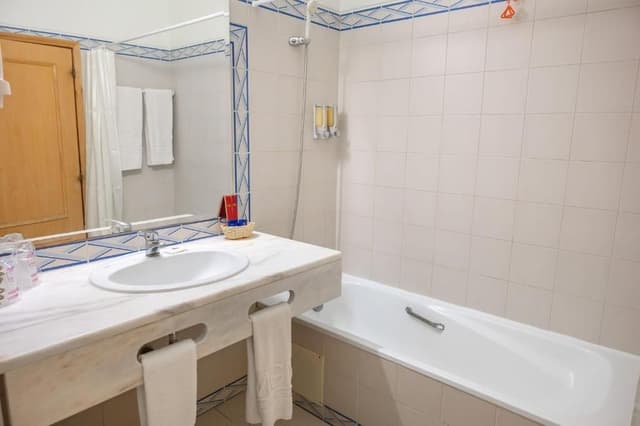 One-Bedroom Junior Club (2 Adults + 2 Children)