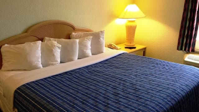 Standard Suite, 1 King Bed