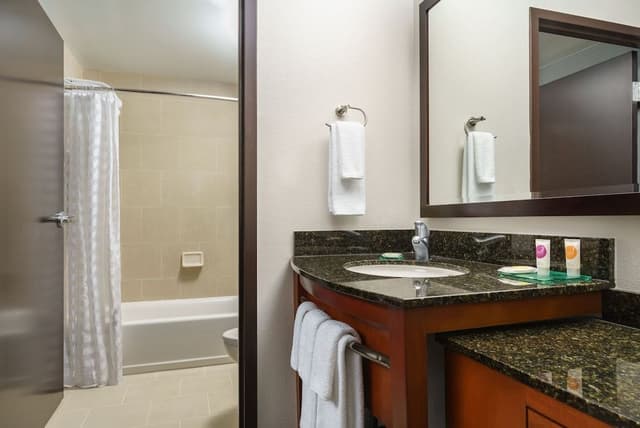 Room, 2 Queen Beds, Accessible, Bathtub