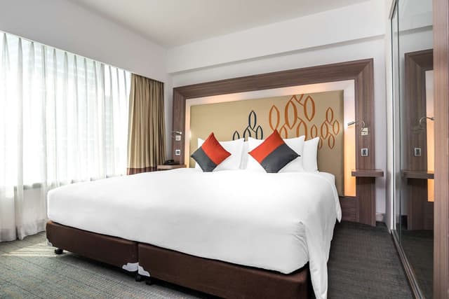 KING GUEST ROOM HIGH FLOOR