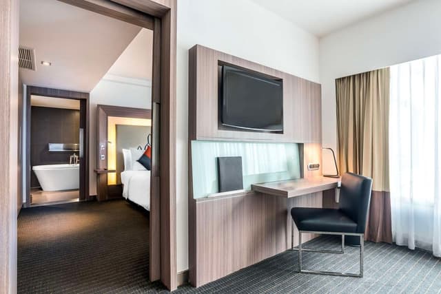 KING DELUXE SUITE