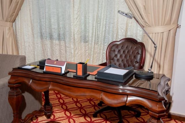 Executive Suite King Bed