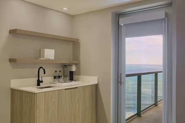 Suite, 1 Bedroom, Balcony, Oceanfront (Oceanfront)