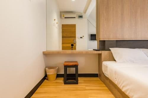 Single Room - Shared Bathroom