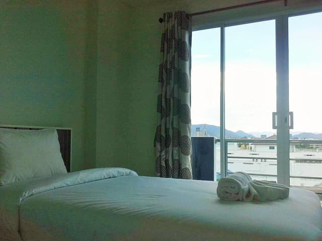 Studio Twin bed