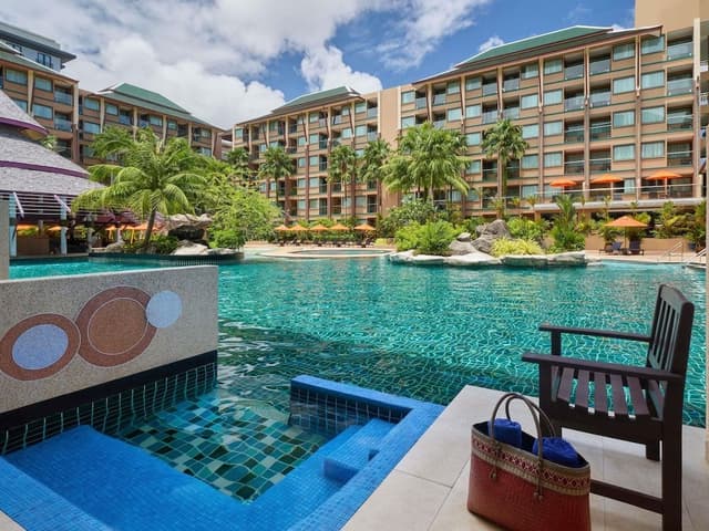 Deluxe Room, 1 King Bed, Pool Access (Pool Access)