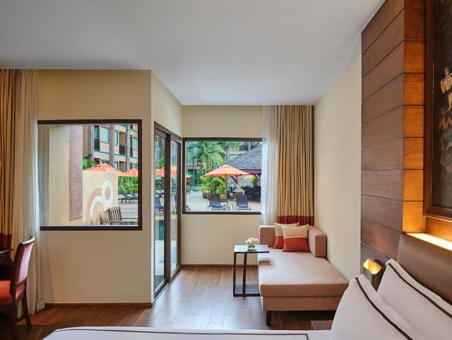 Deluxe Room, 1 King Bed, Pool Access (Pool Access)
