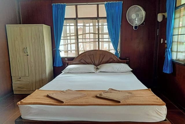 Bungalow Queen Bed with Fan