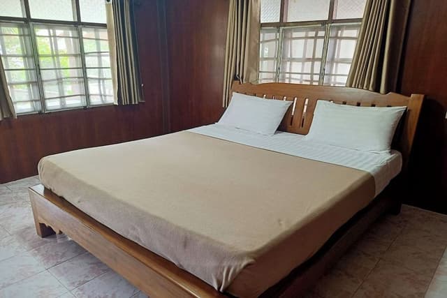 Standard Bungalow King Bed