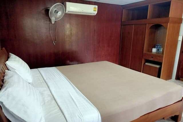 Standard Bungalow King Bed